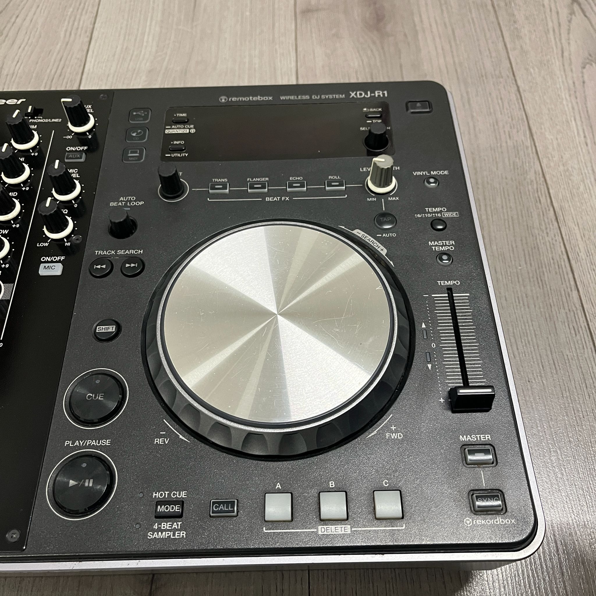 Pioneer XDJ-R1